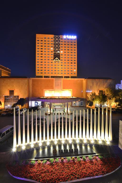 Luxemon Xinjiang Yindu Hotel Urumqi Exterior foto