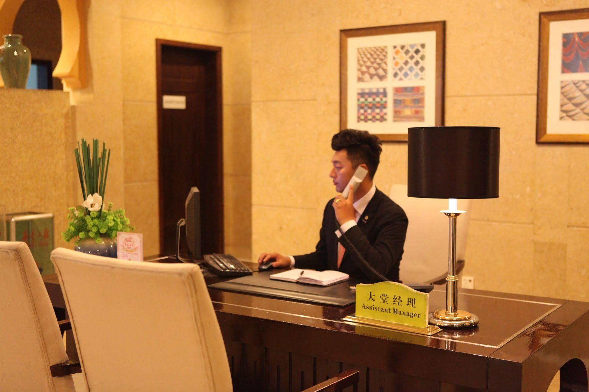 Luxemon Xinjiang Yindu Hotel Urumqi Exterior foto