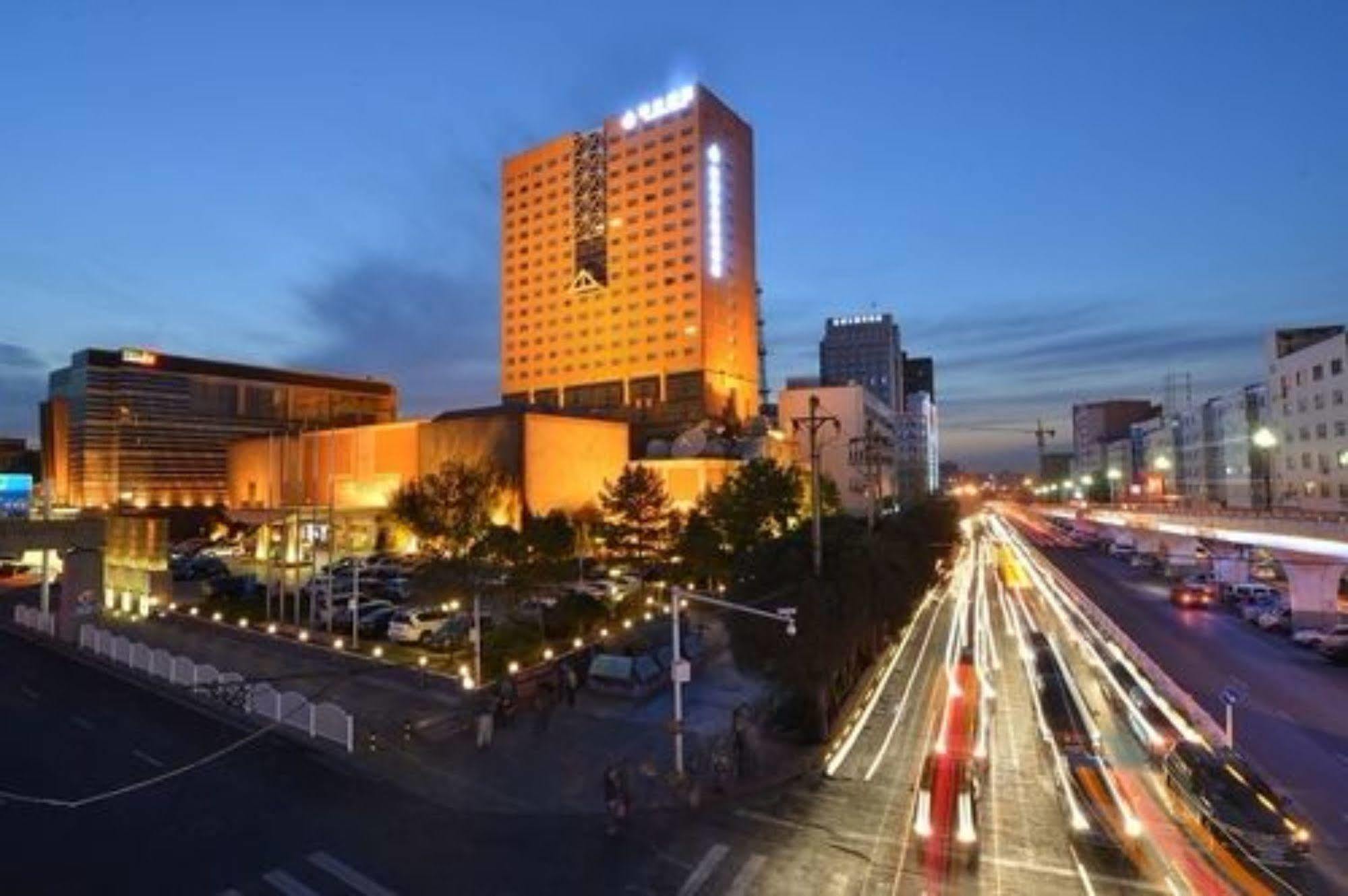 Luxemon Xinjiang Yindu Hotel Urumqi Exterior foto